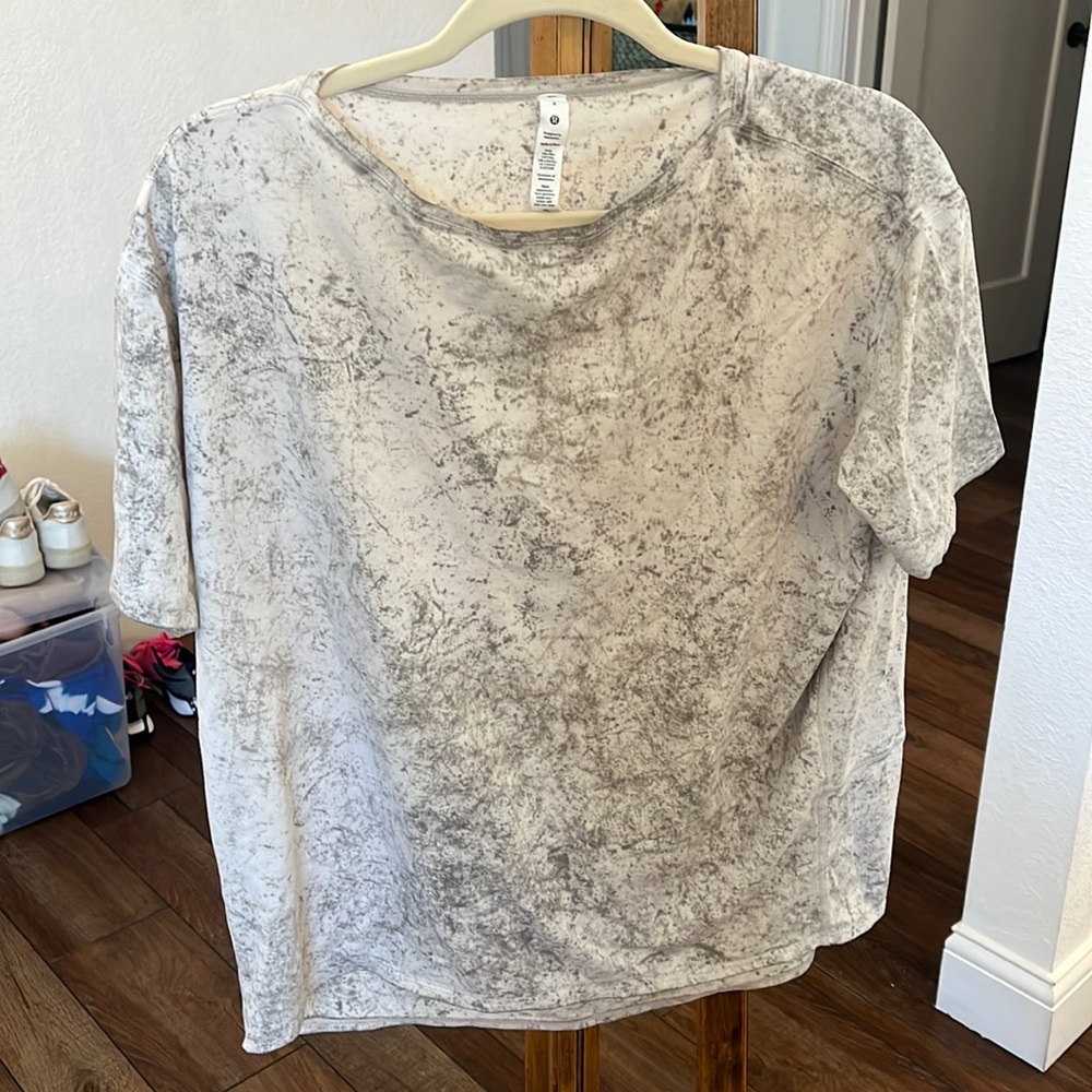 Lululemon Back in Action tee